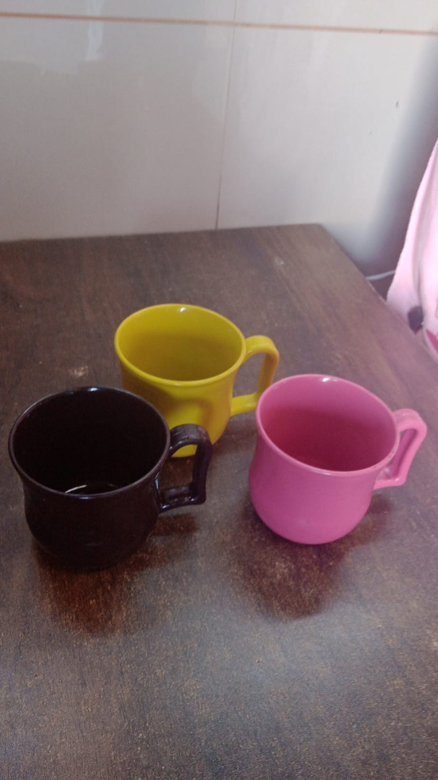 Premium Plastic Coffee / Tea Cups / Mug with Handle (1 Pc / Loose / Mix Color) Premium Plastic Coffee / Tea Cups / Mug with Handle (1 Pc / Loose / Mix Color)